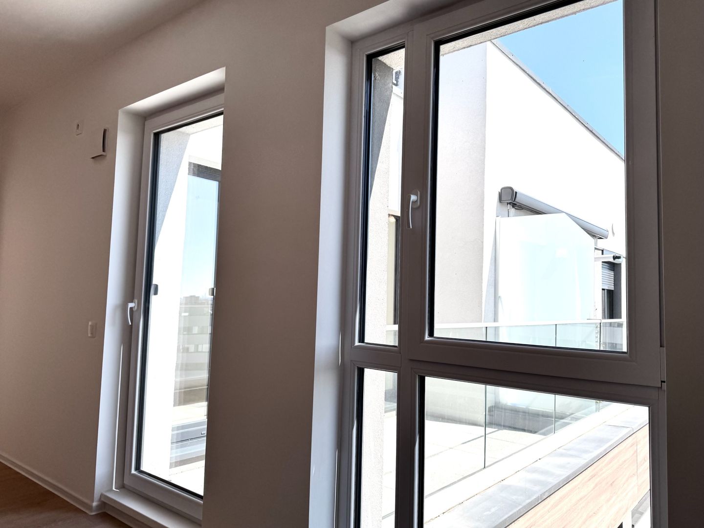 3 camere 75 mp SU + Balcon 8mp - Verdere curte interioară - Poză 10