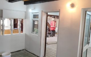 Casă de vânzare și spațiu comercial în Bivolari, centrul satului, la 36 km de Iași - Poză 5