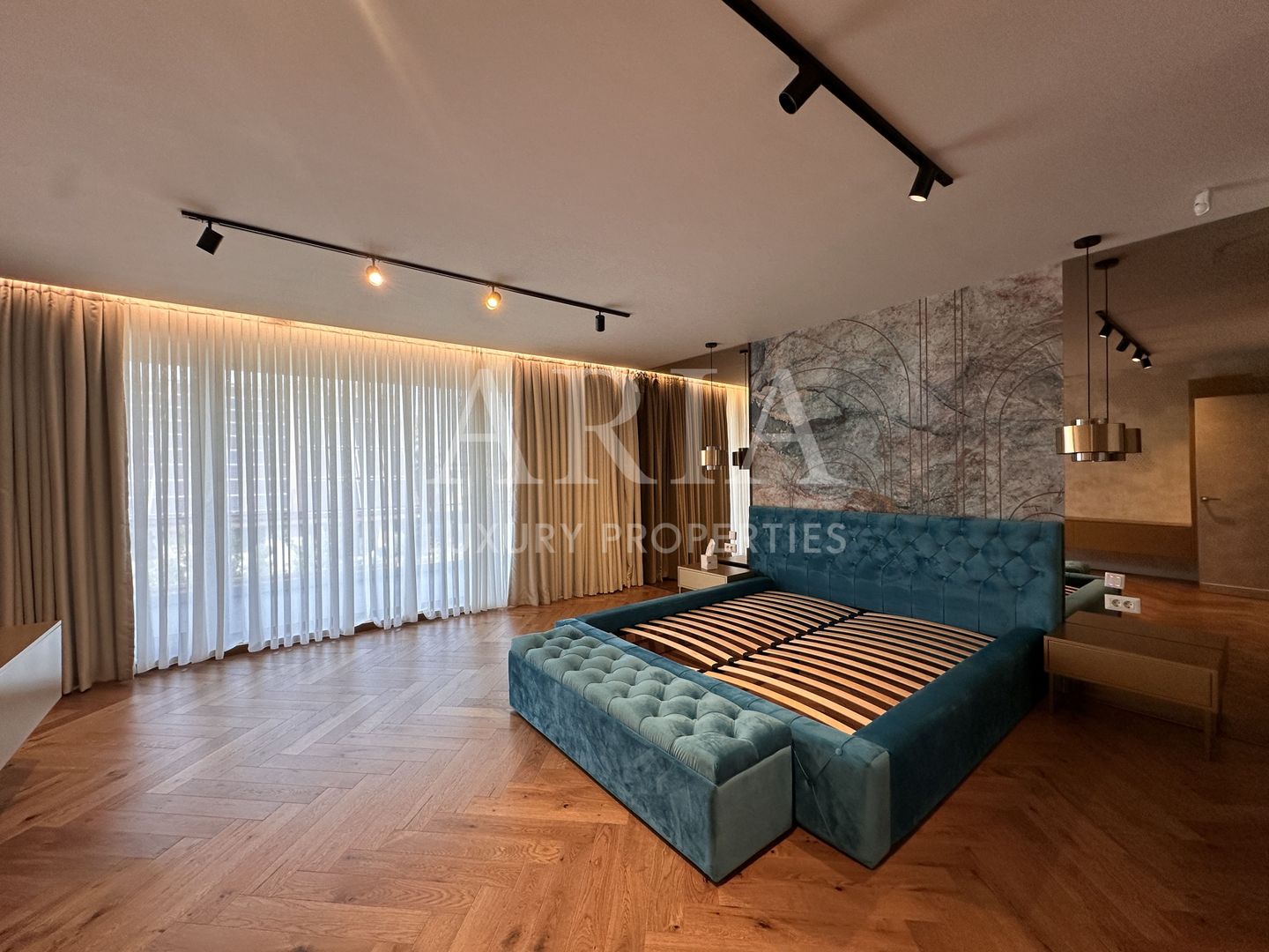 SMART VILLA - POOL - LUXURY GATED COMMUNITY - NEAR THE FOREST - Poză 5