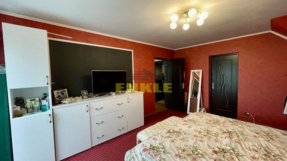 De vânzare casă cu suprafața de 250 mp plus 900 mp teren - Poză 9