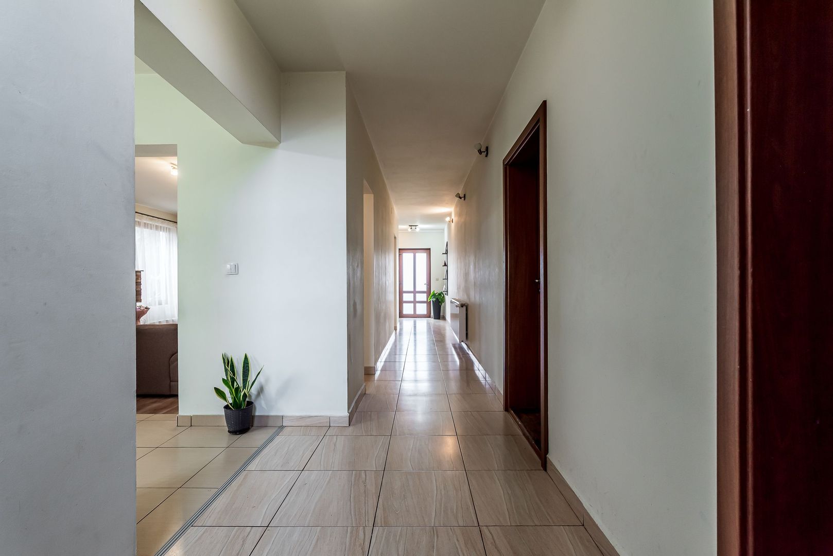 VILĂ MODERNĂ CU PISCINĂ, SAUNĂ- COMISION 0% – ARADUL NOU - Poză 4