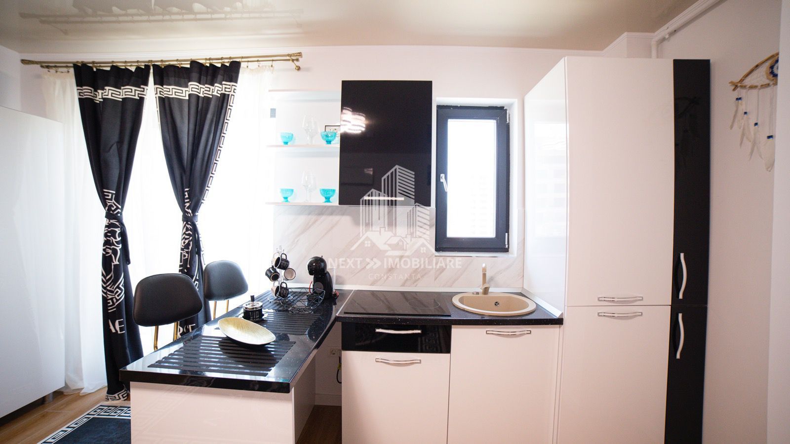 Apartament prima linie la mare, et.3 mobilat si utilat - Poză 5