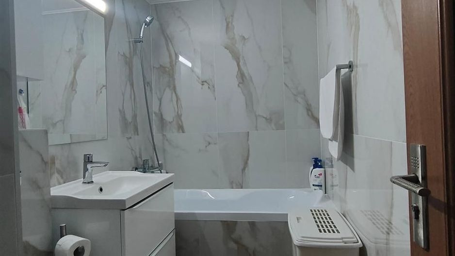 Apartament cu 3 camere decomandat zona Nufarul - Poză 4