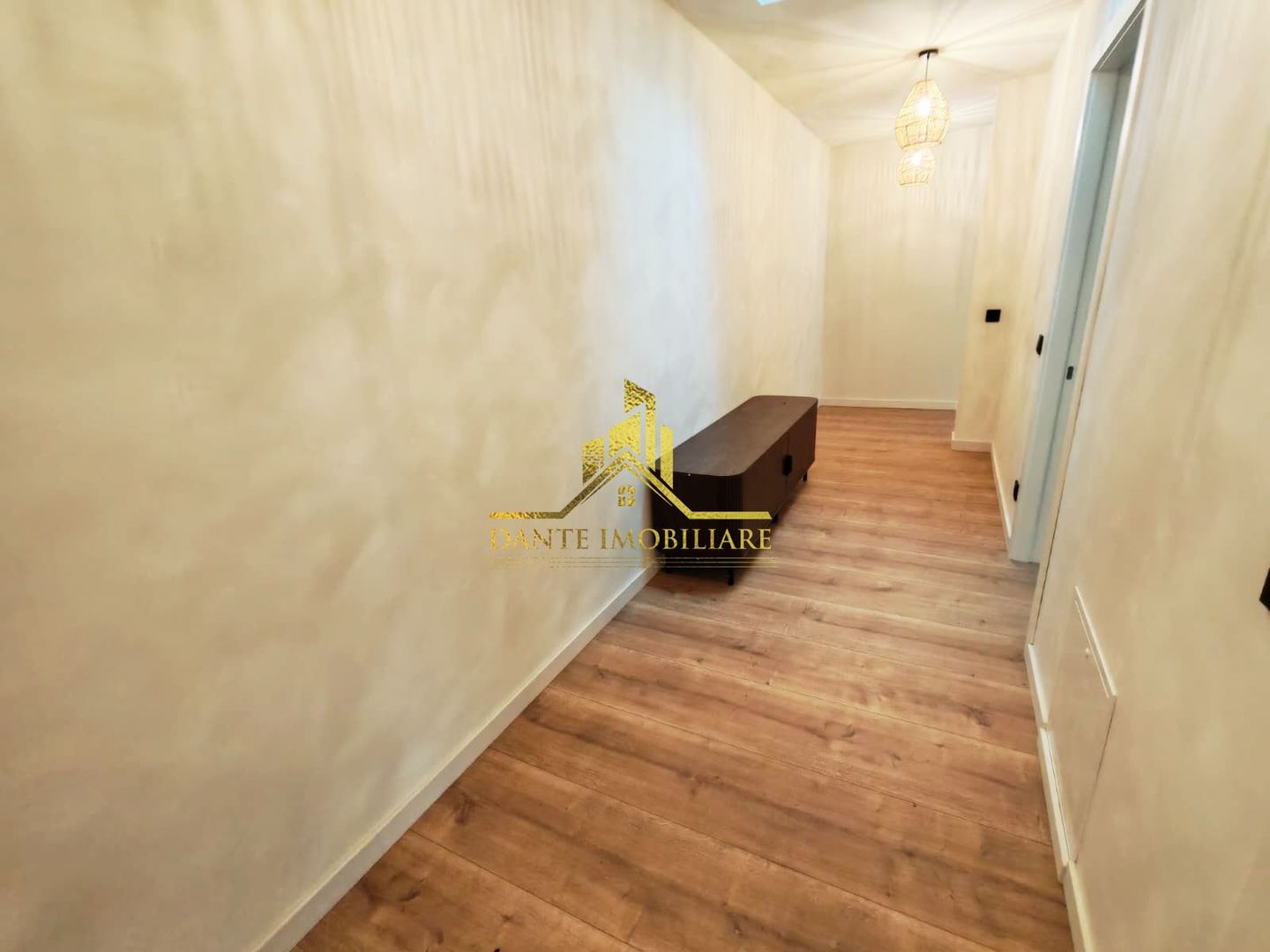Casa, 3 camere, 2 bai, TOTUL NOU, ultrafinisata, parcare, Central - Poză 14