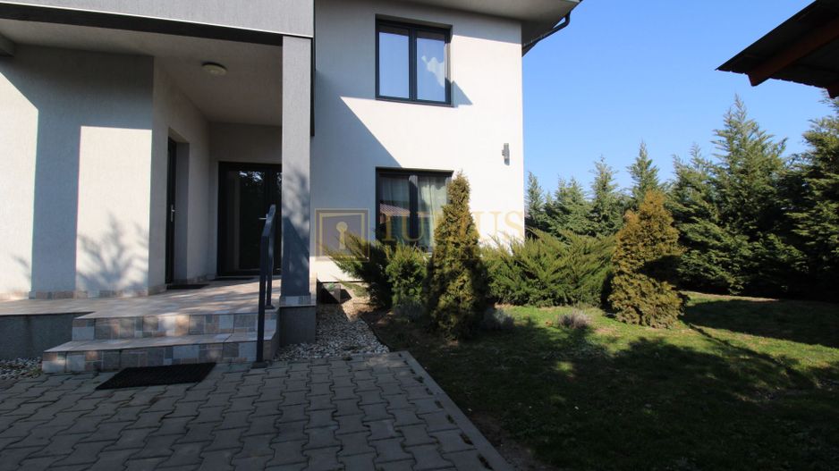 Casa cu 3 camere, locuri de  parcare, curte - Poză 23