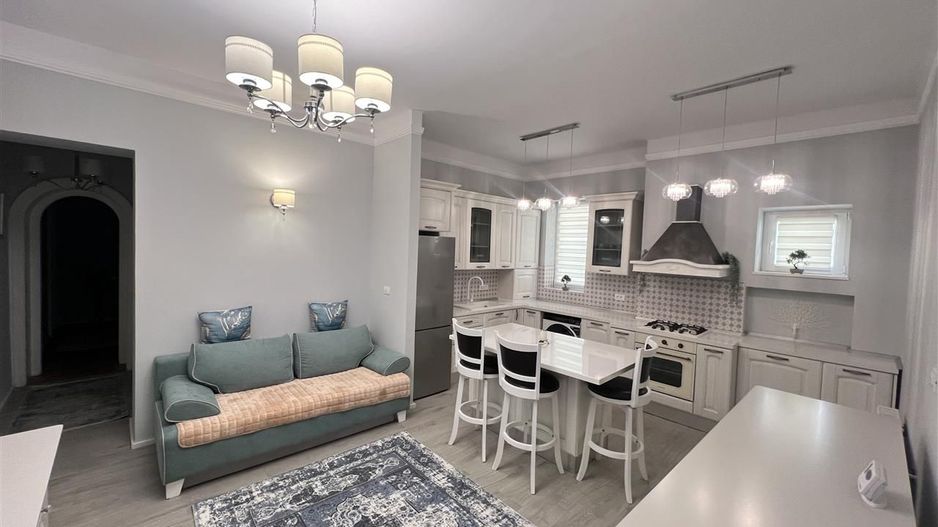 3 camere deosebit amenajat LUX  boxa curte acces auto - Poză 2