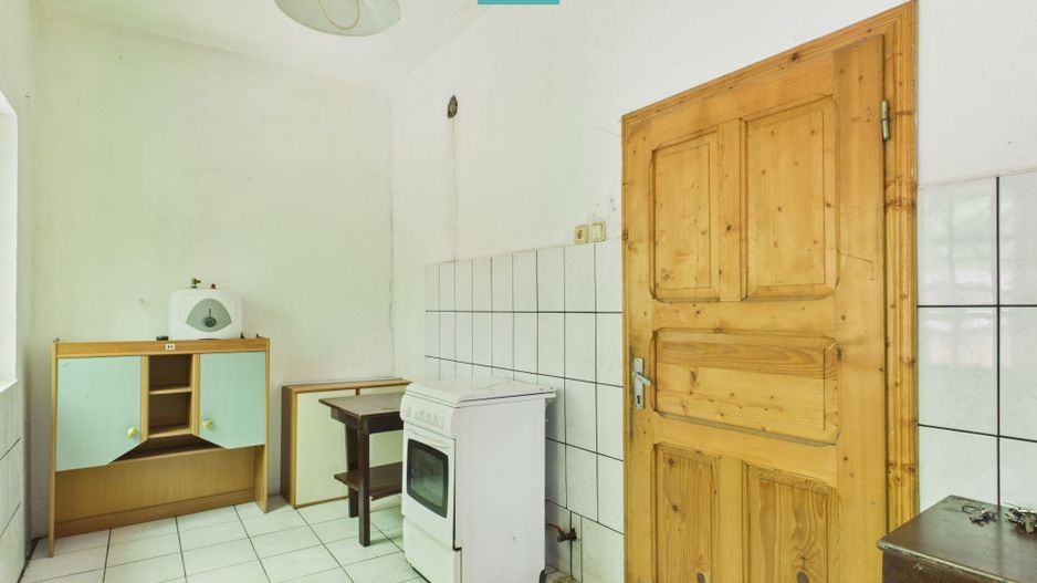 Casă cu 4 camere și teren de 4227mp în Curtici - Poză 11