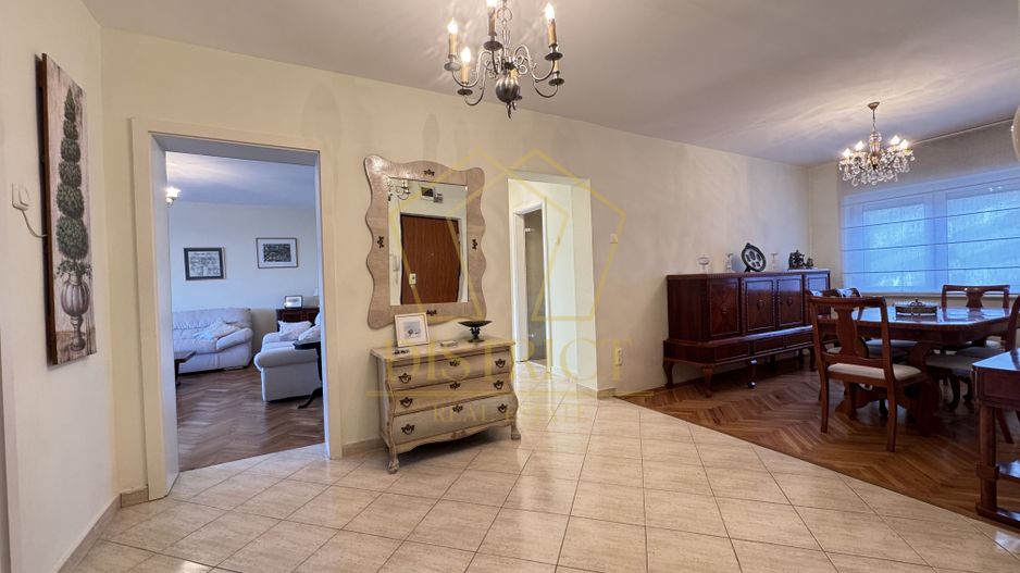 Apartament spatios cu 4 camere si garaj | Spitalul Judetean - Poză 13