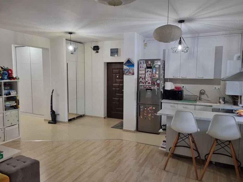 Apartament medern, 2 camere.  Decomandat. Zona Aurel Persu.  Parcare. - Poză 2