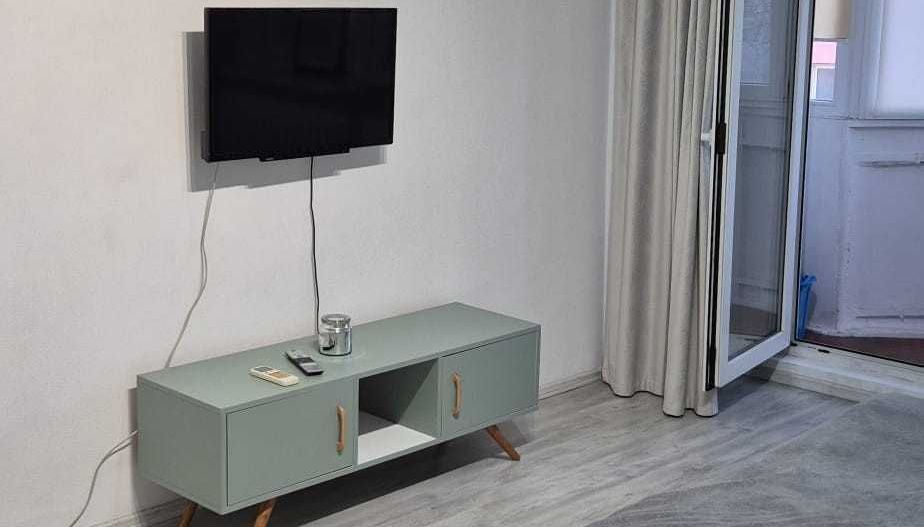 Închiriez garsonieră modernă, Piata Muncii, spațioasă, boiler, AC - Poză 1