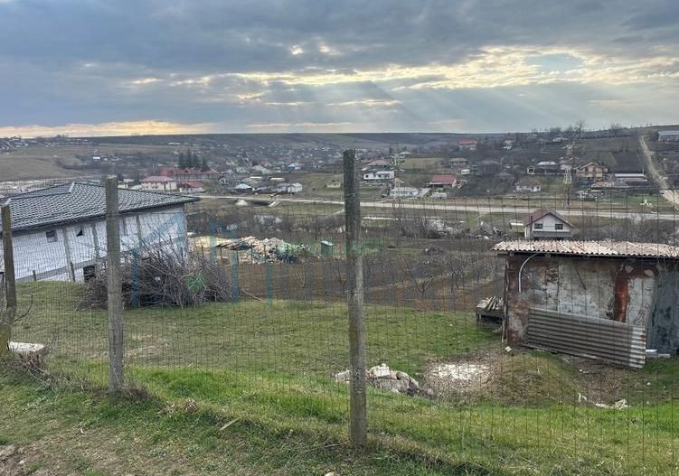 Teren intravilan 1724mp - Poză 3