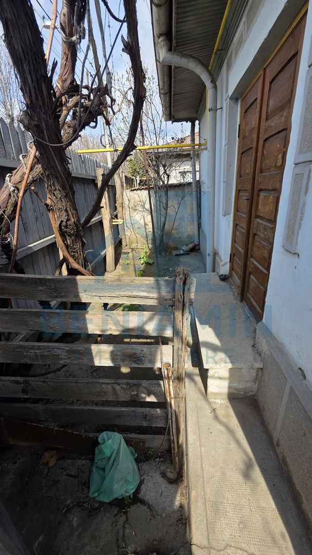 Casa in oras zona Promenada strada Raului 257mp utilitati - Poză 2