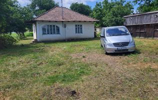 Casă bătrânească cu 5200 mp teren în Damileni - Botoșani