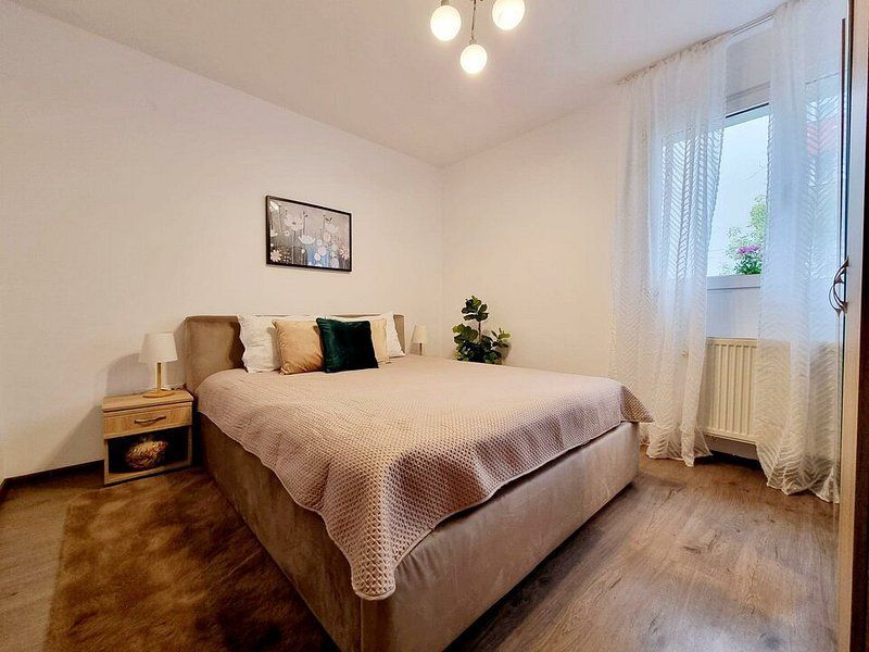 3 Cam Renovat Victoriei Iancu de Hunedoara Metrou Stradal Vedere Spate Lateral - Poză 10