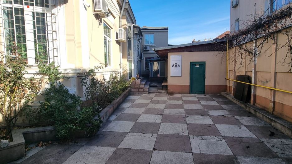 Casă singur la curte Calea Călărașilor - Poză 1