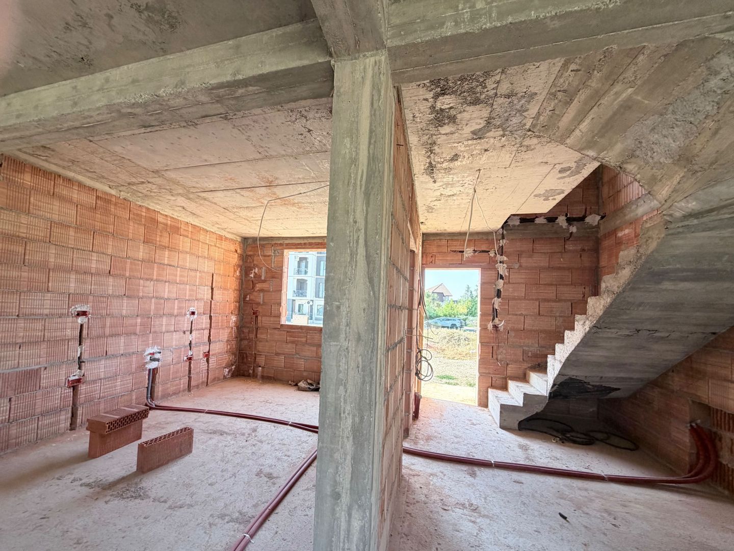 CASA INDIVIDUALA- ZONA SAGULUI - Poză 2