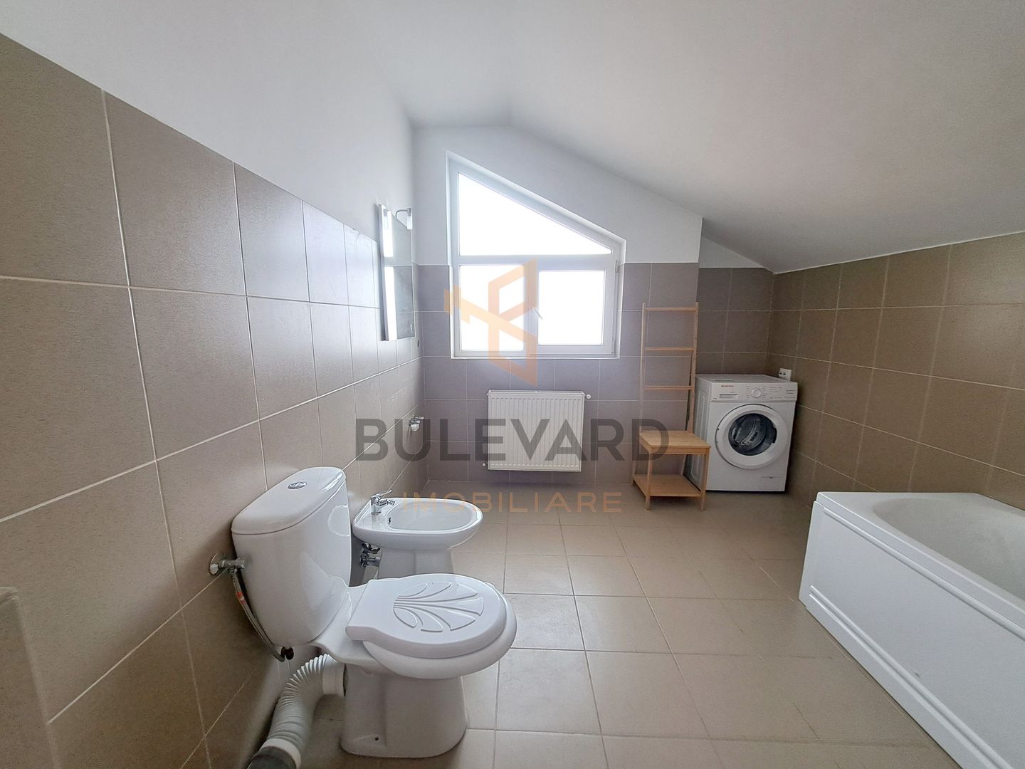Apartament 4 camere 128 mp utili, centru Floresti - Poză 20