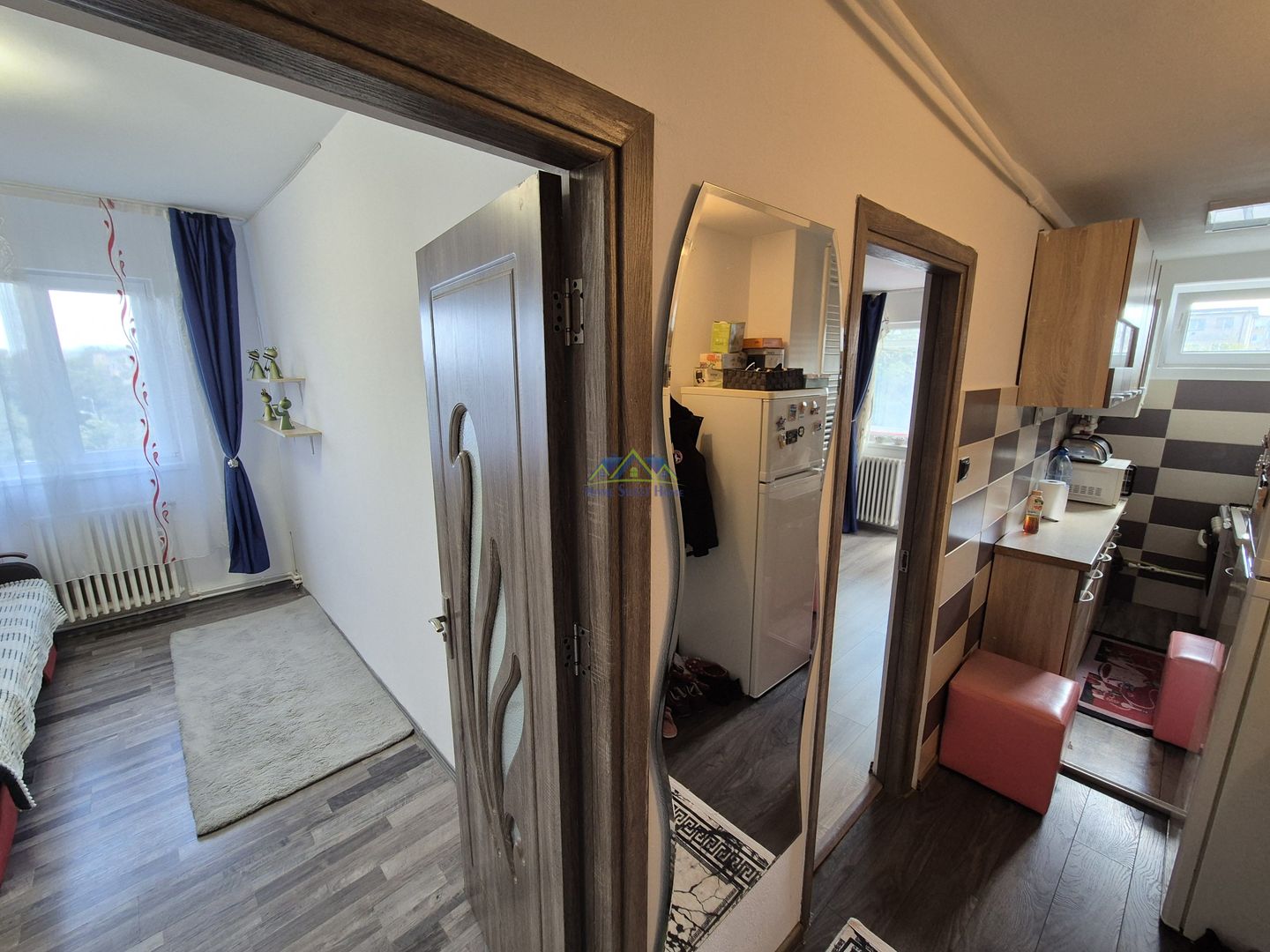 Vand apartament 3 cam. 45mp, Delavrancea(M6), et. 4 acoperit, renovat! - Poză 1