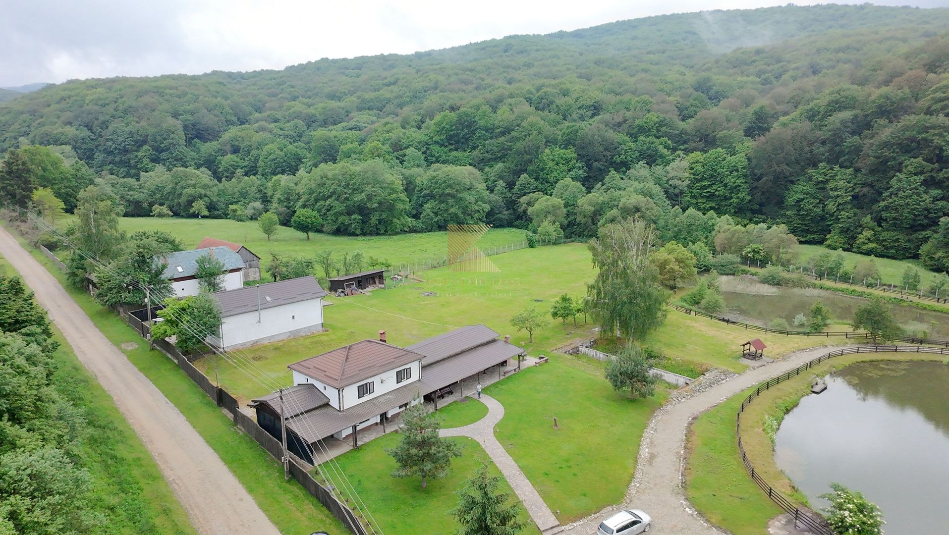Complex turistic și proprietate deosebită de vânzare în Valea Dobârlău - Poză 5