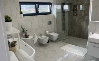 Casa spectaculoasa, zona privata, finisaje de lux. - Poză 13