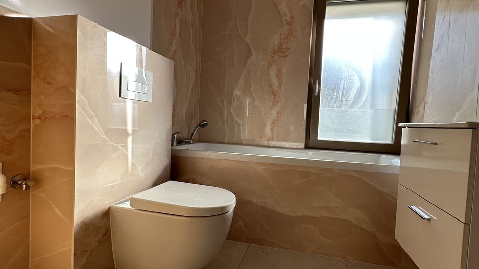 Casa cu 5 camere - Dumbravita - Poză 13