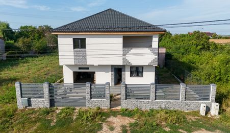 Casă individuala modernă in Tărtășești