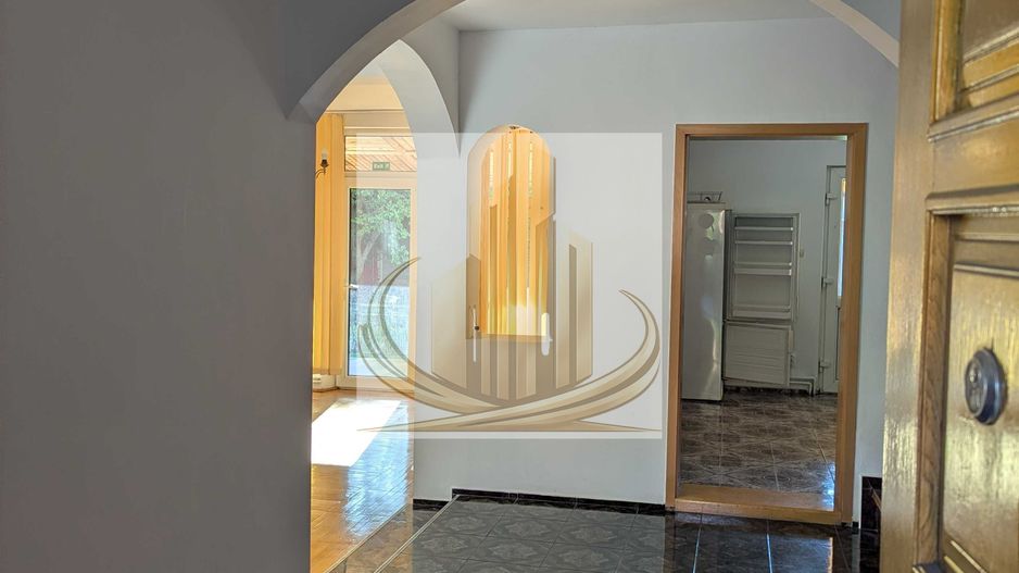 Vilă pentru Activități Comercia –5 Camere, Curte500 MP – Zona Aradului - Poză 5
