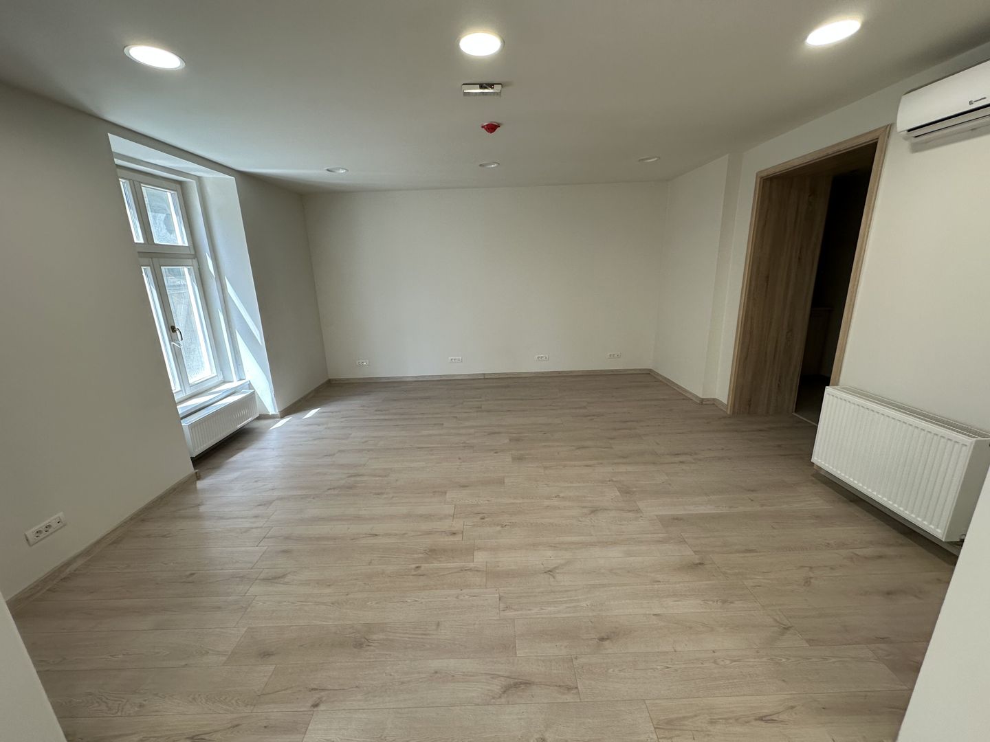 Saptii de birouri Ultracentral supraf. de la 28pana la125 mp - Poză 3