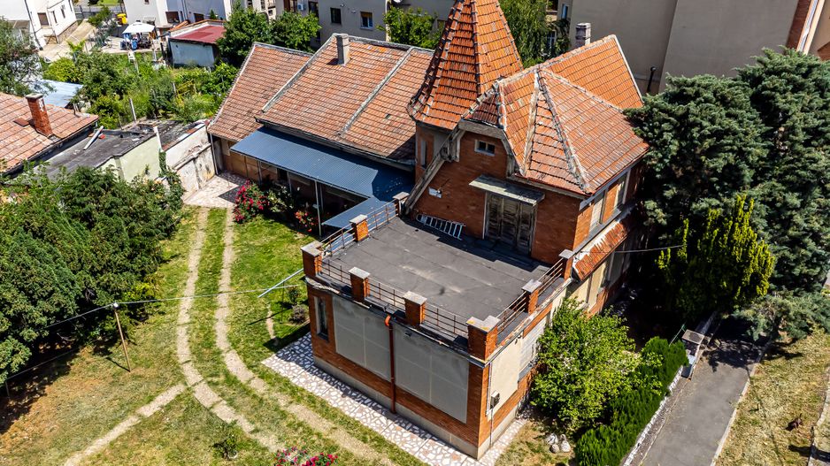 Proprietate cu teren generos în cea mai râvnită zonă a Aradului - Poză 7