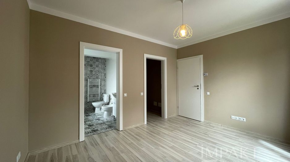 Casă / Vilă cu 4 camere de închiriat - Dezmir - Poză 10