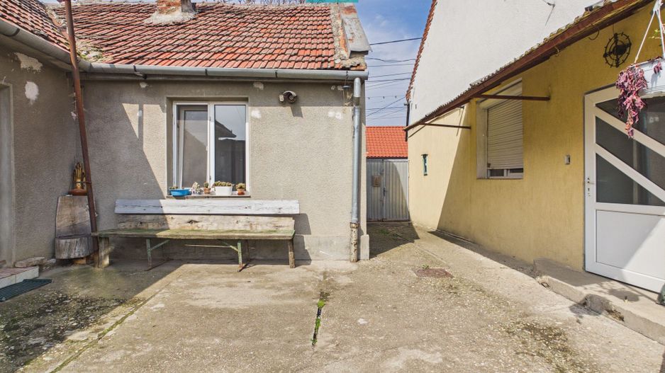 2 case separate + curte 1400 mp – Zona Dâmbovița - Poză 23