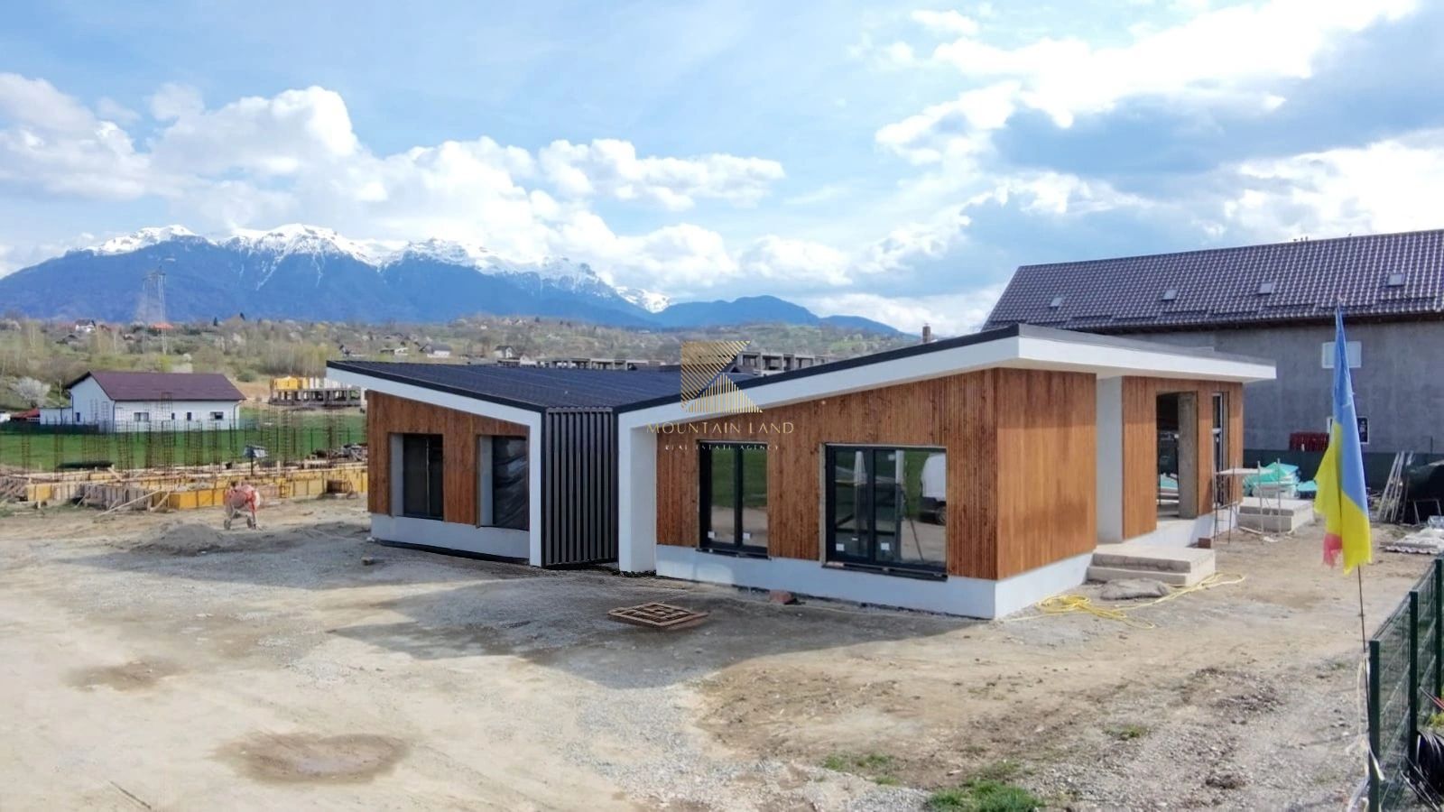 Casă premium la poalele Munților Piatra Craiului și Bucegi - Poză 4