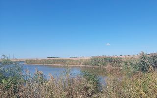Oportunitate dezvoltare: 10.032 mp cu front la lac, lotizat - Poză 2