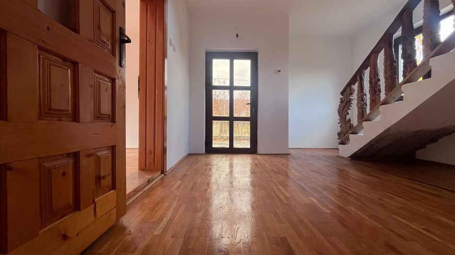 Vanzare casă spațioasă cu teren generos în Cândești Vale–jud Dambovita - Poză 11