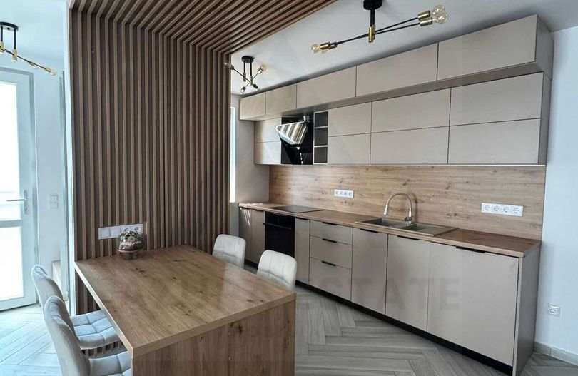 Casa moderna 4 camere 2 bai si curte libera 220 mp pe Calea Cisnadiei - Poză 2