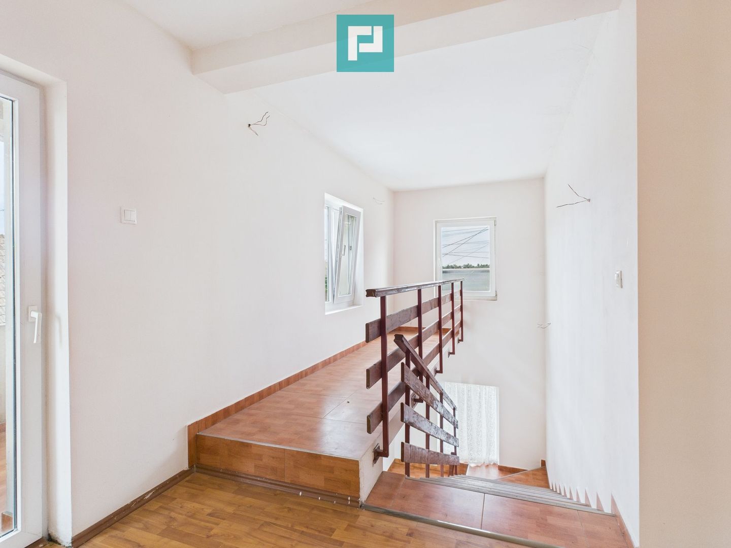 Casă cu 5 camere în Remetea Mare - Poză 9