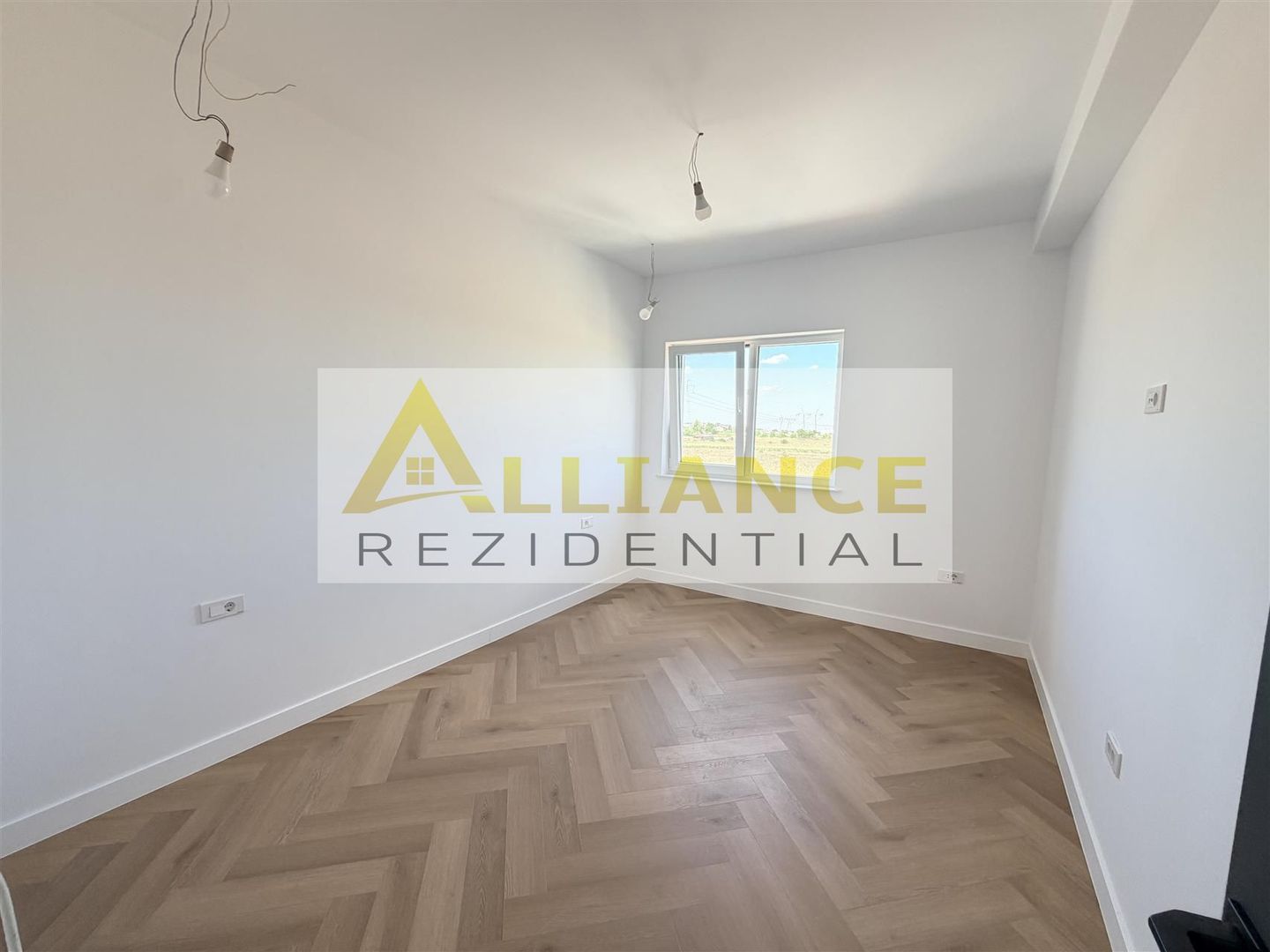 Vila deosebita || cartierul nou || 4 camere || - Poză 9