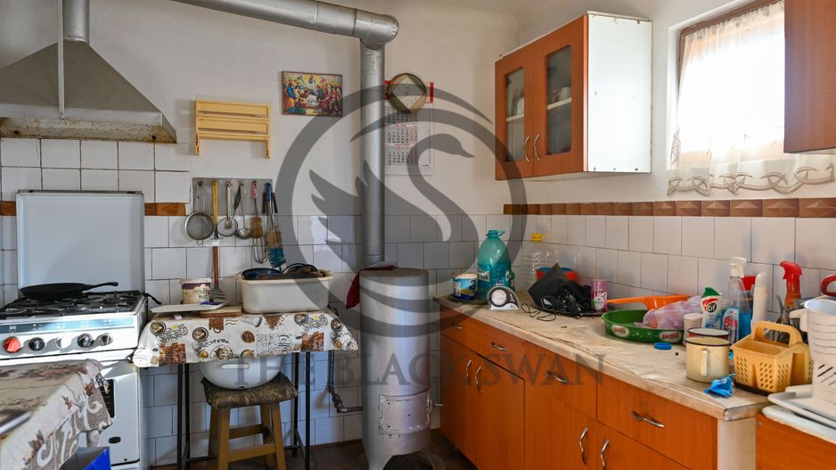 Casa cu 6 camere de vanzare | Zona Ultracentrala, Baicoi | Comision 0% - Poză 25