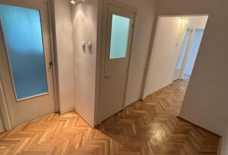 Apartament 3 camere etaj 1 cu Garaj - Poză 5