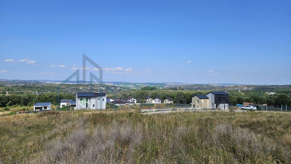 Teren în Pietrăria– 2.382 mp, lângă pădure, cu priveliște spre oraș - Poză 1