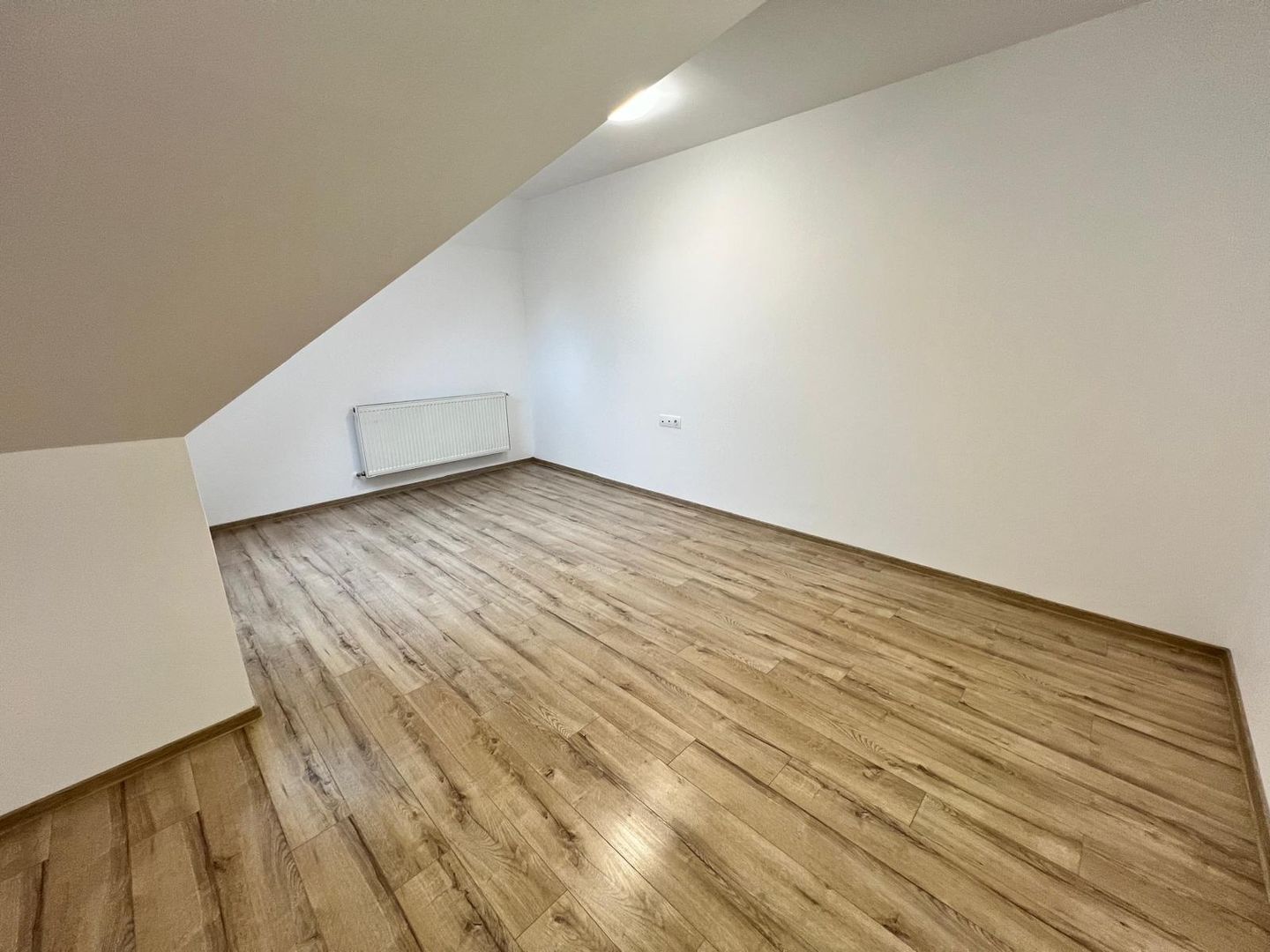 Casa cu 7 camere | 3 balcoane | Garaj | 220 mp + 80 mp curte | Cartier Panorama - Poză 26