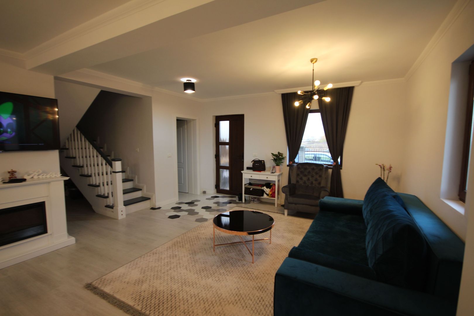 Modern si primitor - Poză 4