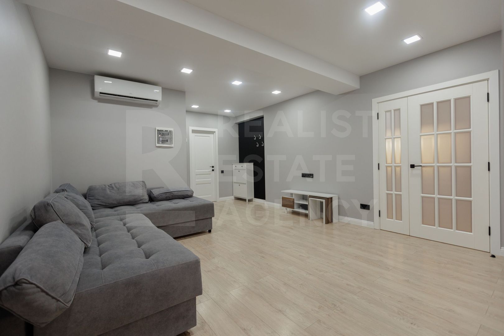 Vânzare, apartament, 2 camere+living, str. Alexandru Cel Bun, Ialoveni - Poză 2