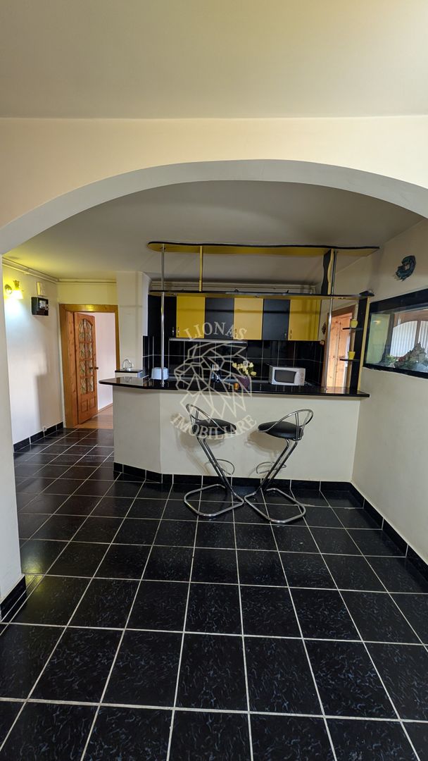 Apartament 4 camere 132 mp-balcon-ideal locuire- zona Calea Moldovei - Poză 2