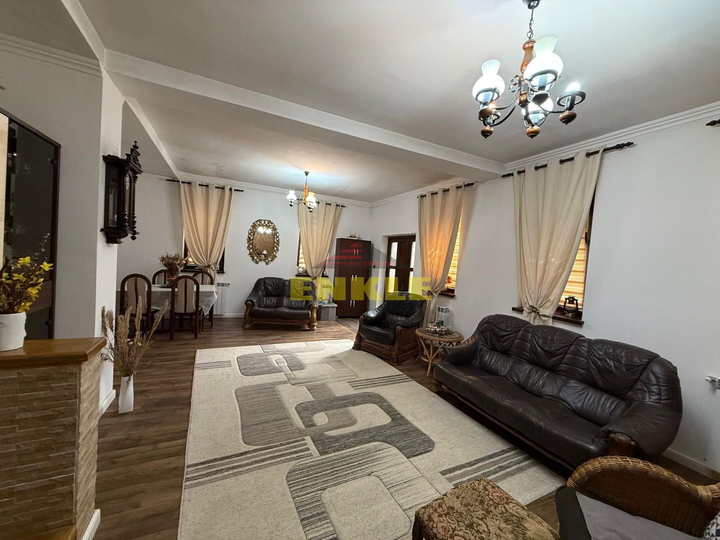 De vanzare apartament + teren generos în apropiere - Poză 2