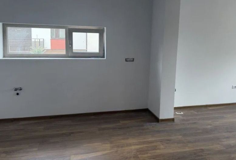 Aici cumperi și liniștea nu doar cei 48 MP zona Coresi - Poză 3