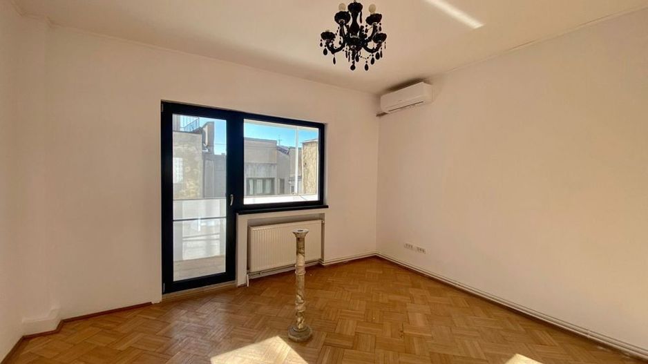 Apartament ultracentral cu vedere superbă, super investiție - Poză 5