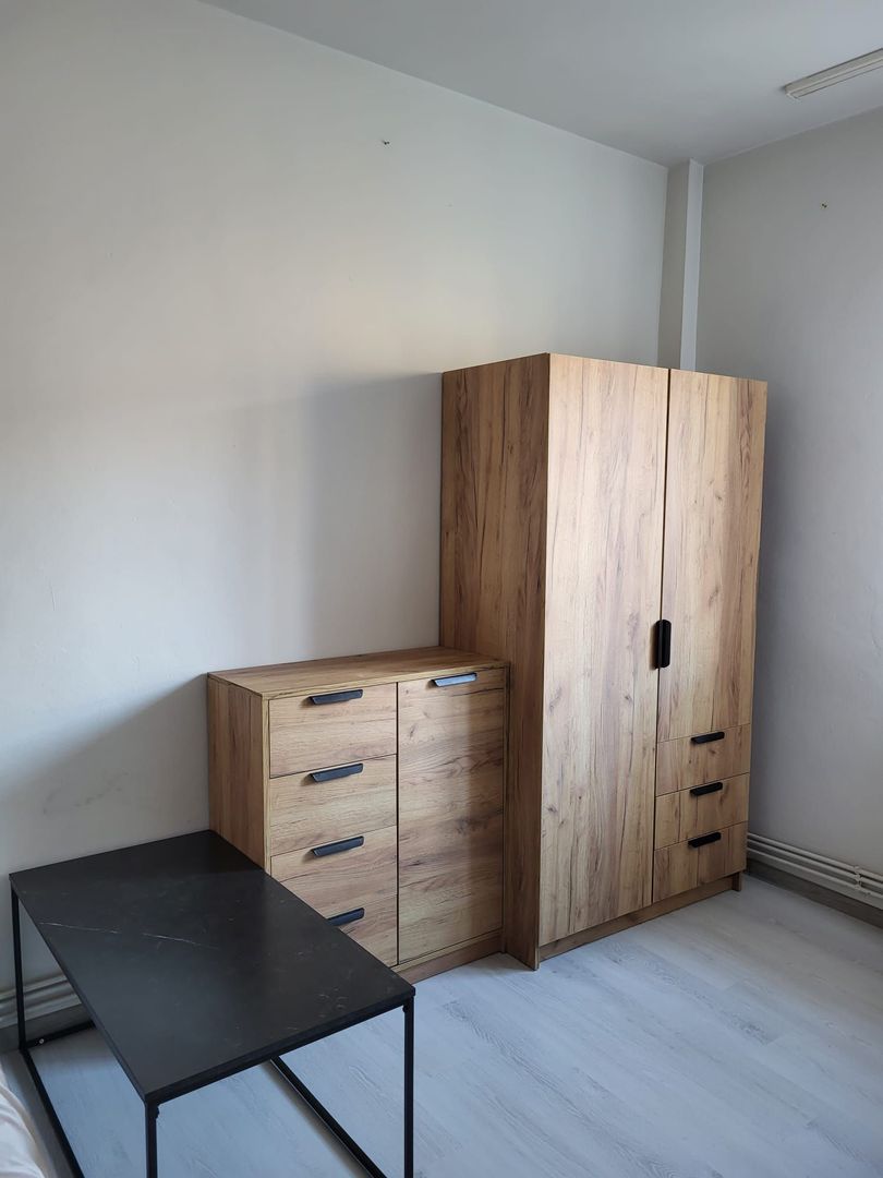 Exclusivitate - garsoniera, zugravită, centrală proprie - Poză 1