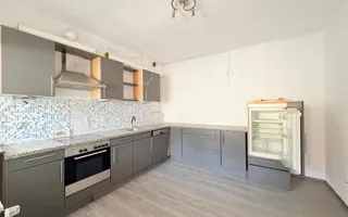 Imobil de închiriat cu locuri de parcare, curte si anexe - Poză 21