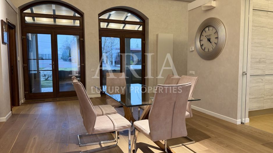 SNAGOV VILA | 36m DESCHIDERE LA LAC | PONTON 250mp | JACUZZI | SPA | BOWLING - Poză 4